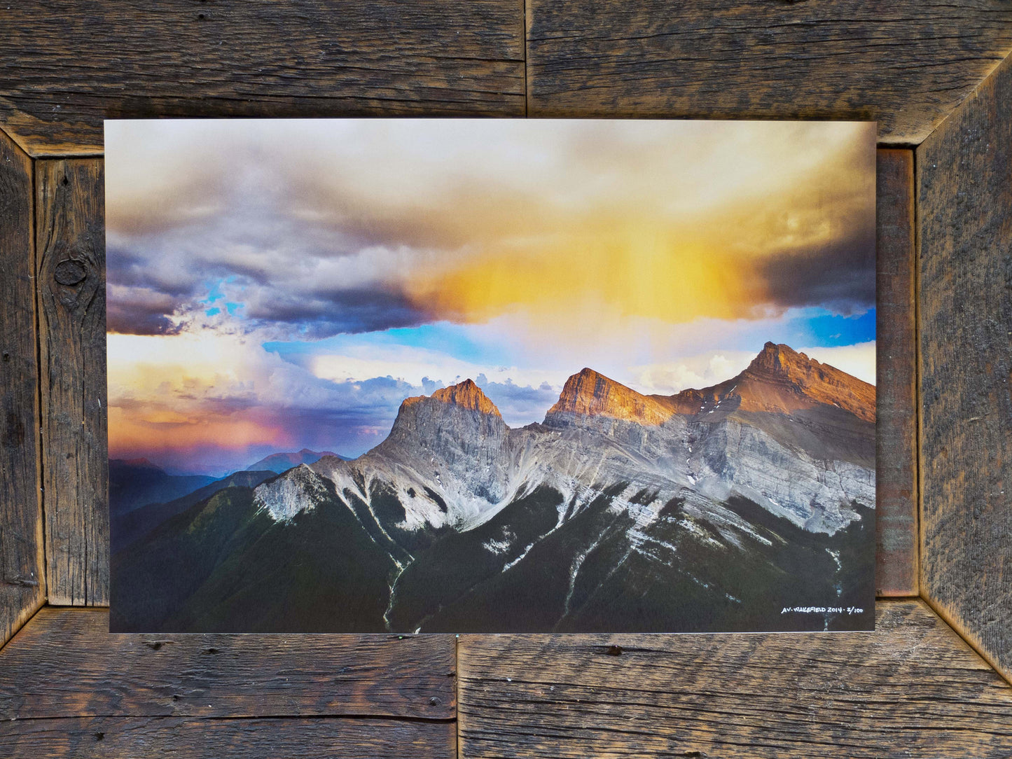 Montañas de las Tres Hermanas<br> Canmore Alta<br> Archivo de edición limitada<br> Impresión cromogénica de bellas artes