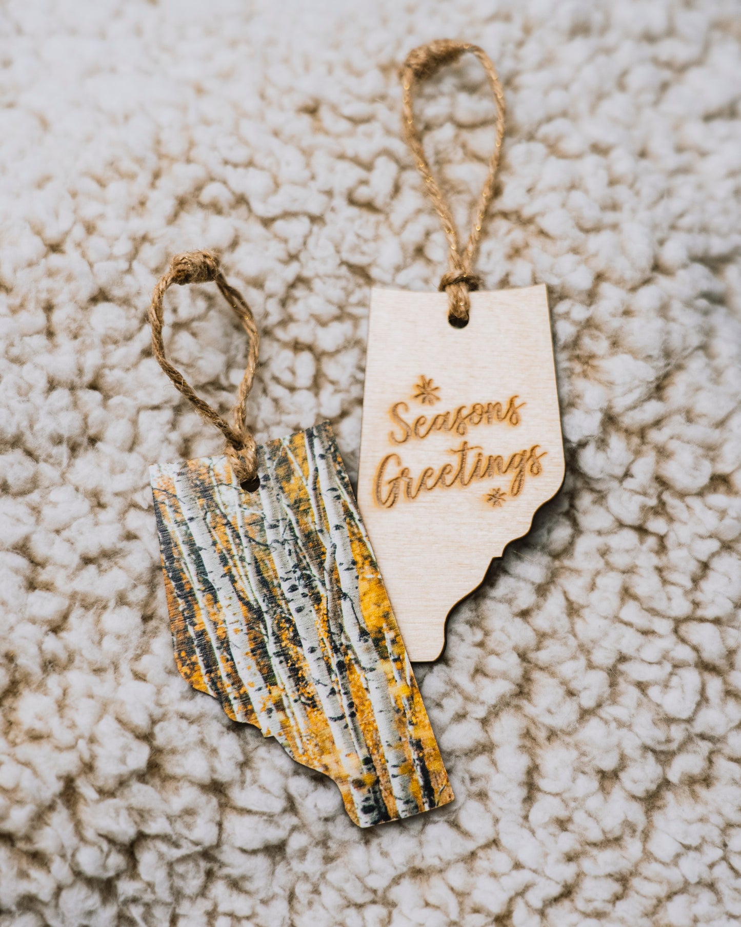 Adorno navideño de madera de Alberta Saludos de las estaciones Álamos temblones en otoño