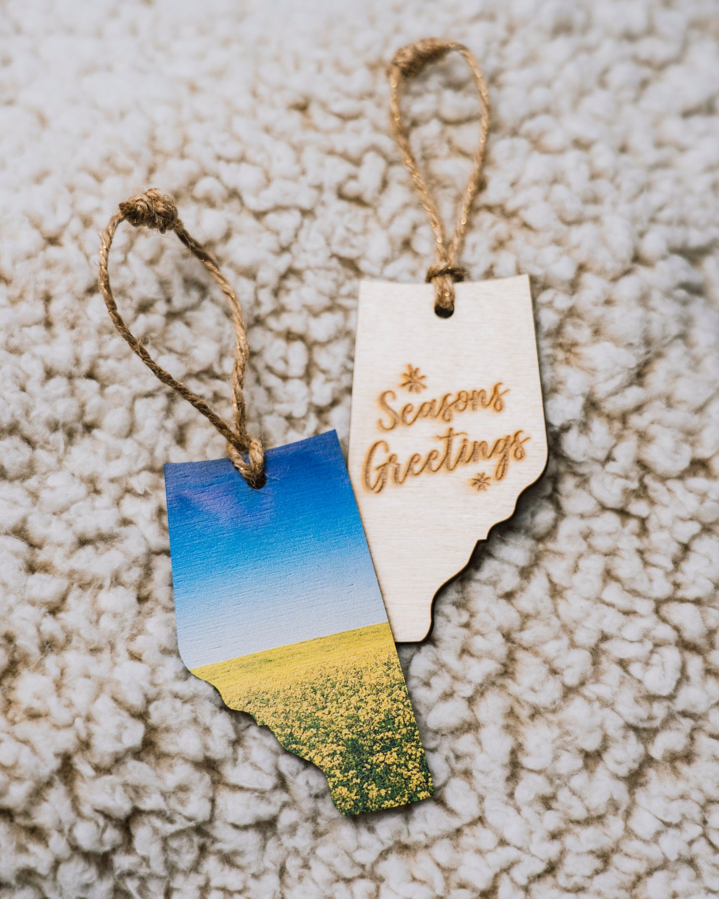 Adorno navideño de madera de Alberta Saludos de las estaciones Campo de canola en flor