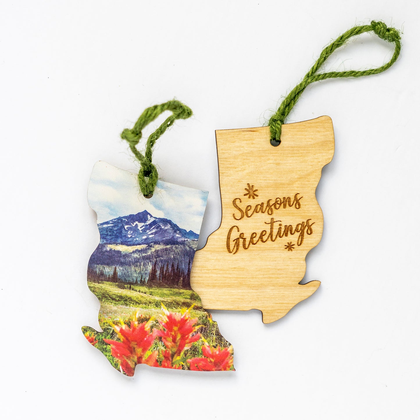 Adorno navideño de madera de Columbia Británica<br> Felices Fiestas<br> Flores silvestres en verano