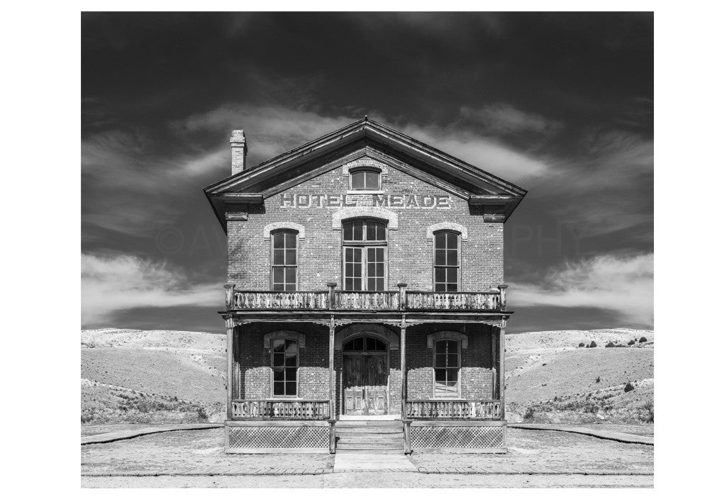 Colección Kuva<br> Hotel histórico Meade<br> Ciudad fantasma de Bannack Montana<br> Impresión en blanco y negro de archivo de lanzamiento limitado