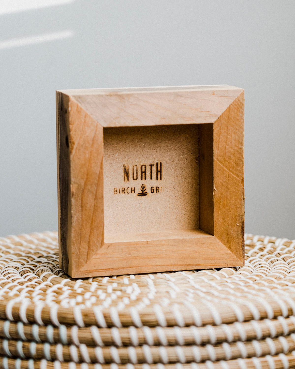 Montañas Tres Hermanas Atardecer<br> Bloque artístico brillante exclusivo de 5x5" <br>Bordes de madera de granero rústico