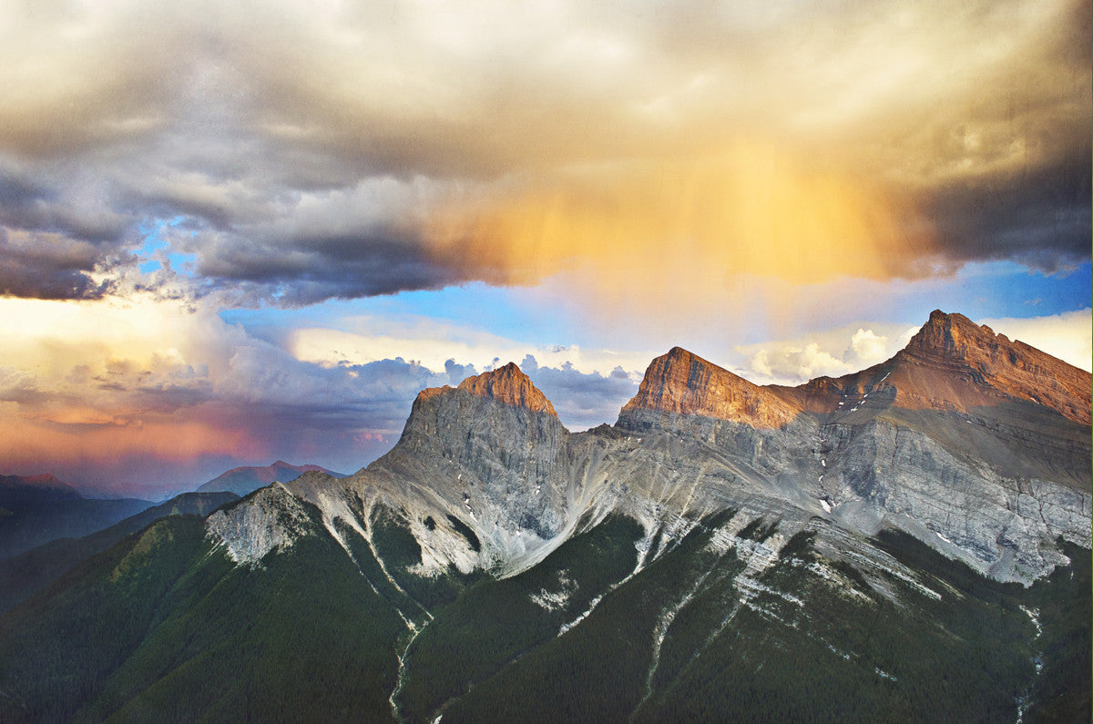 Montañas de las Tres Hermanas<br> Canmore Alta<br> Archivo de edición limitada<br> Impresión cromogénica de bellas artes
